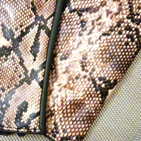 Python Gloves - Picture 4 of 5